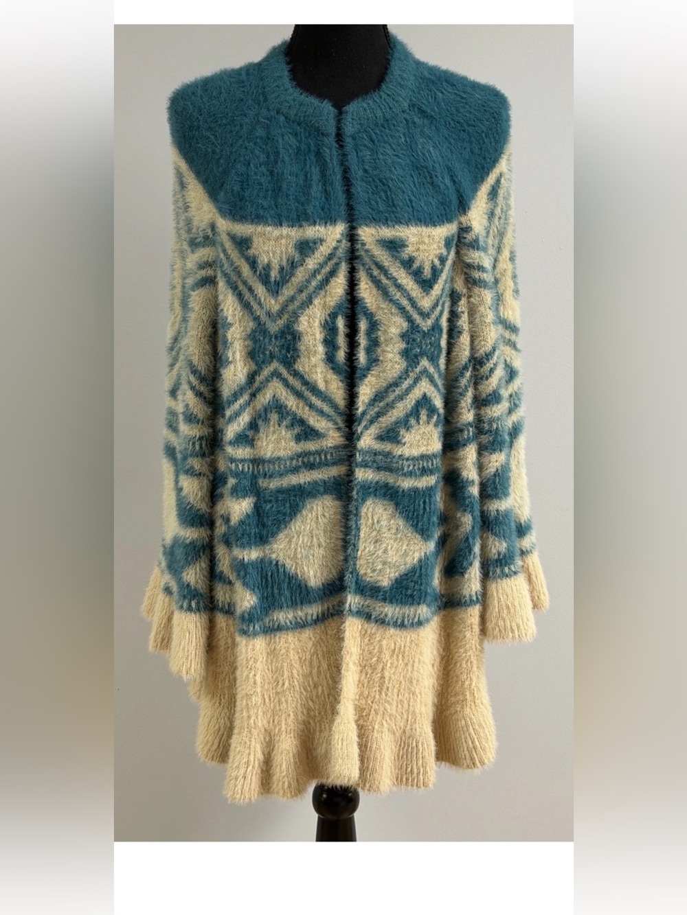 NWT Cobble Lane Women’s Artsy Cardigan Sweater Ruffle Sleeve Hem Fuzzy Size XL